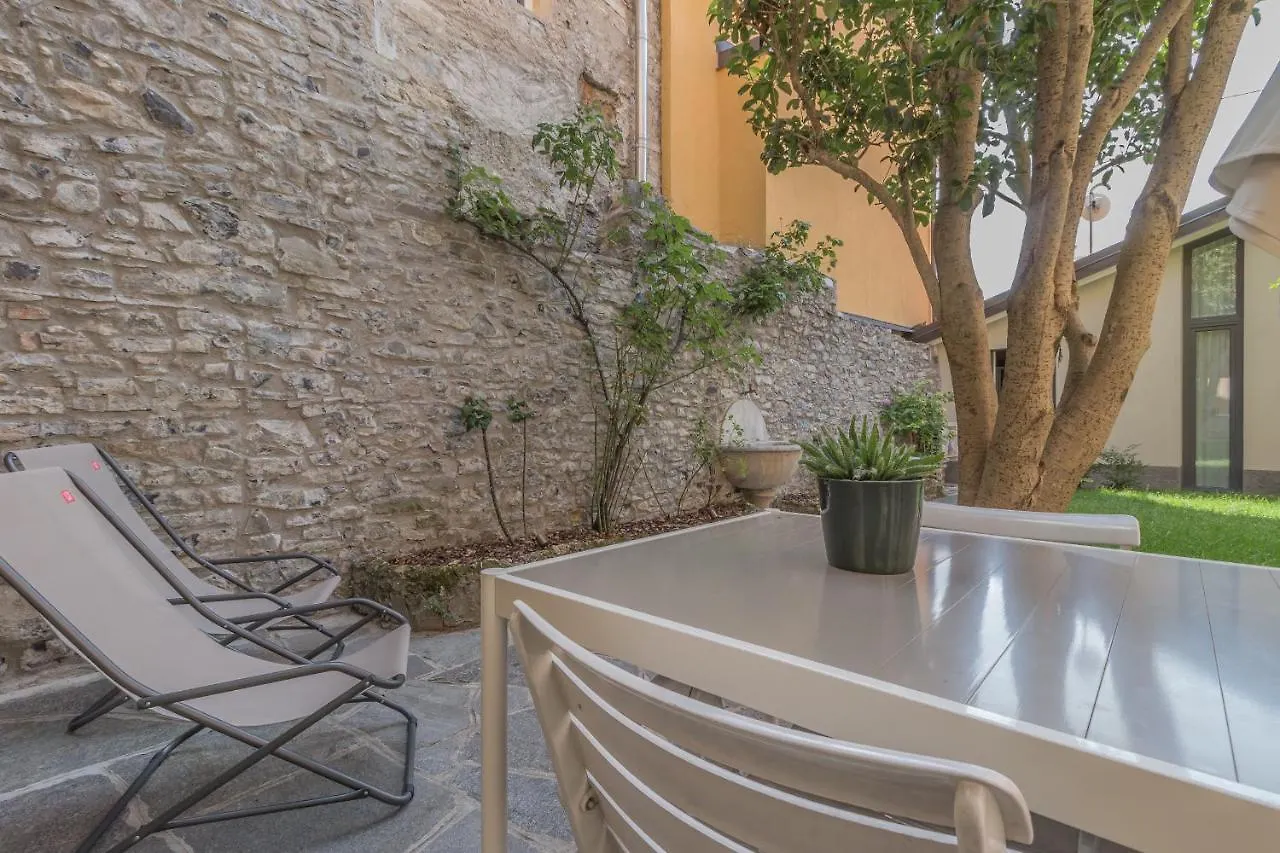 The Secret Garden Apartment Varenna